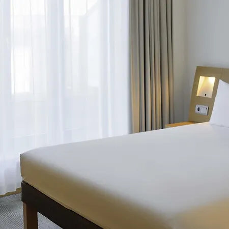 Novotel Paris Est Hotel 4*